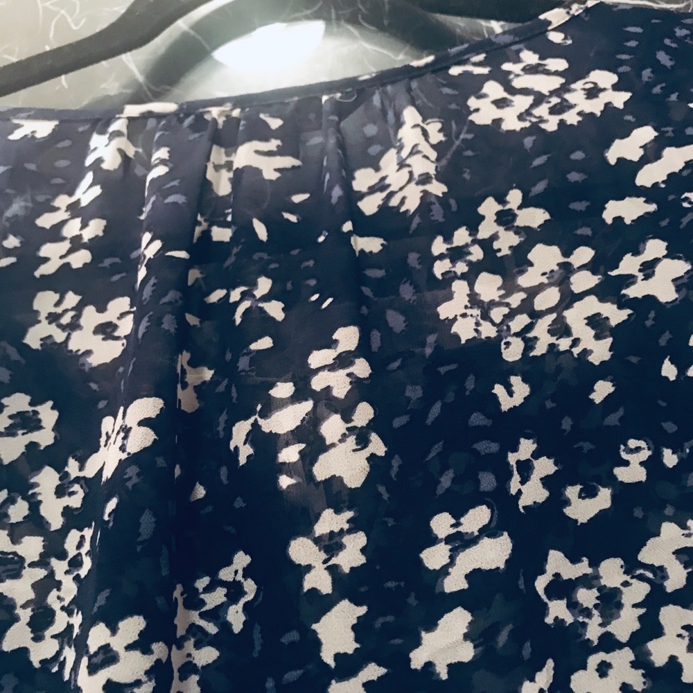 Beautiful all year around  blouse - Picture 4 of 8